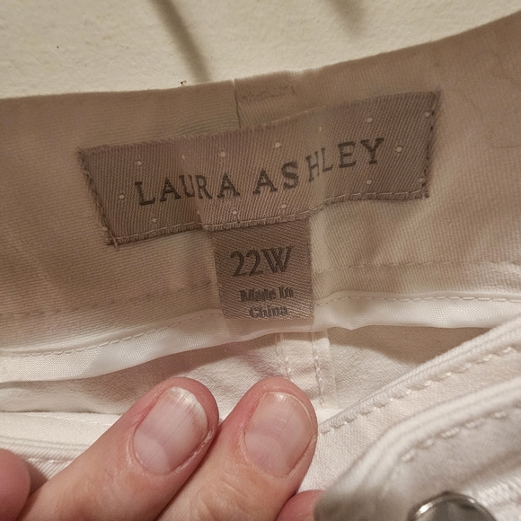 Never Worn, No Tags White Laura Ashley 22W Straight-Leg Jeans - Picture 6 of 9
